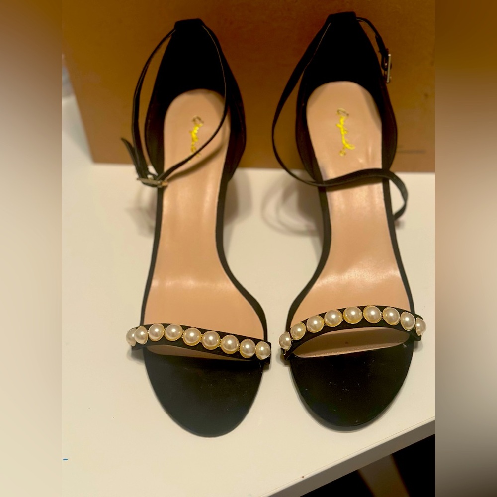 Black suede black heals with Pearl design size